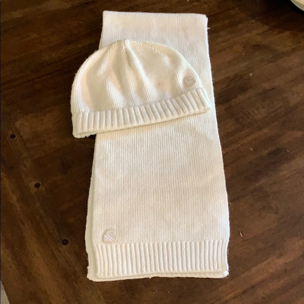 Girls Benetton Hat & Scarf set
